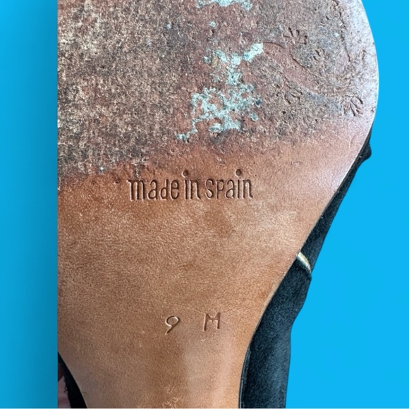 1960s Vintage Beverly Feldman Black Suede Leather Gold Sequined Vamp Heels 9 - Picture 8 of 14